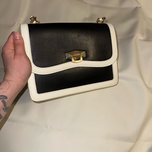 JustFab Paneled Shoulder Bag Used for One Occasion - Picture 2 of 6